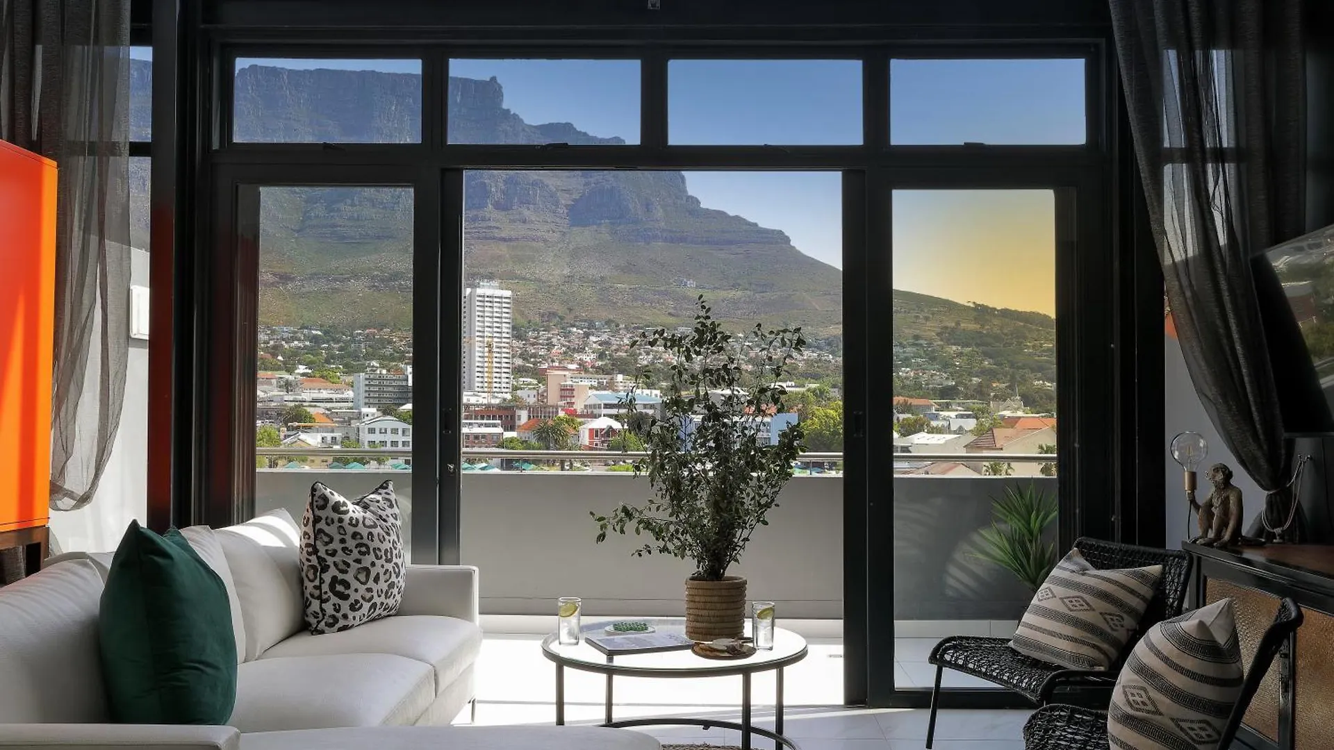 Cape Town City Centre 3 Bed Penthouse With Pool And Free Parking Family Friendly